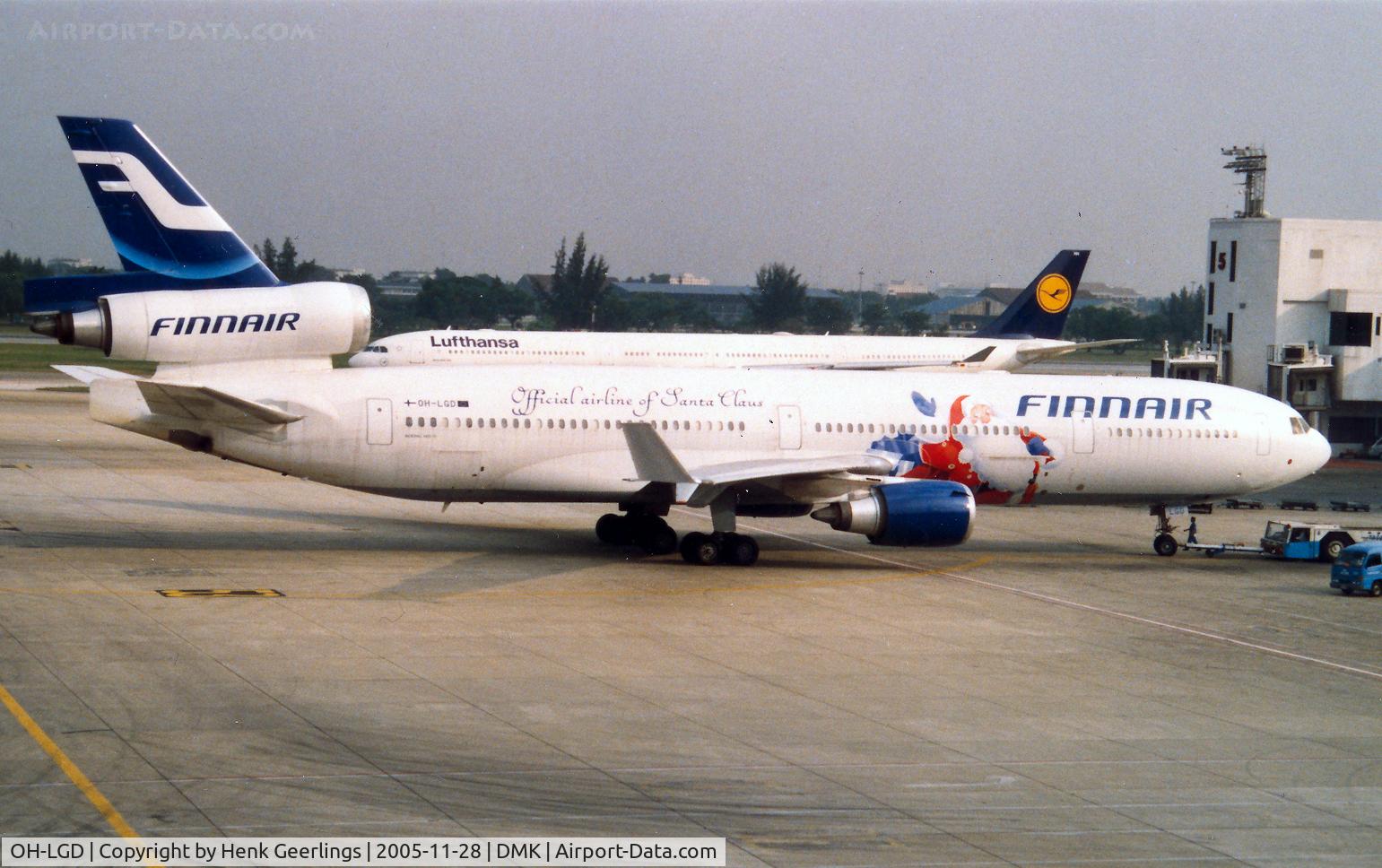 OH-LGD, 1994 McDonnell Douglas MD-11F C/N 48513, Finnair , spcl X-mas decoration
