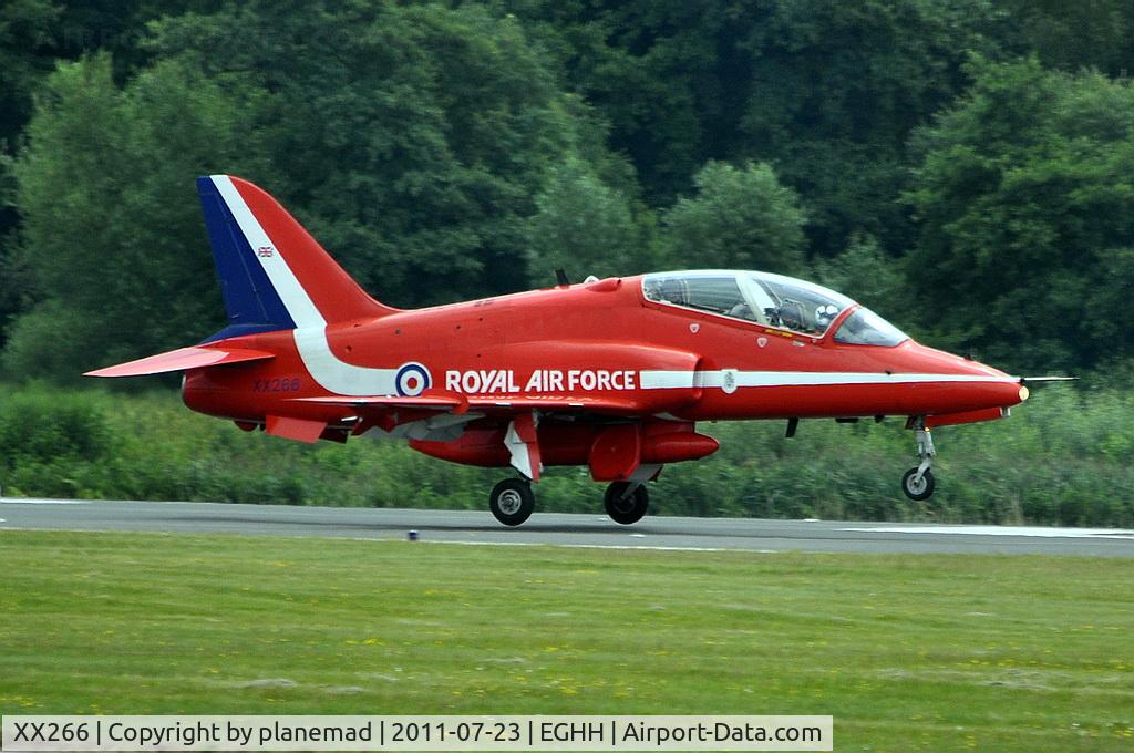 XX266, 1979 Hawker Siddeley Hawk T.1A C/N 102/312102, Landing on 26