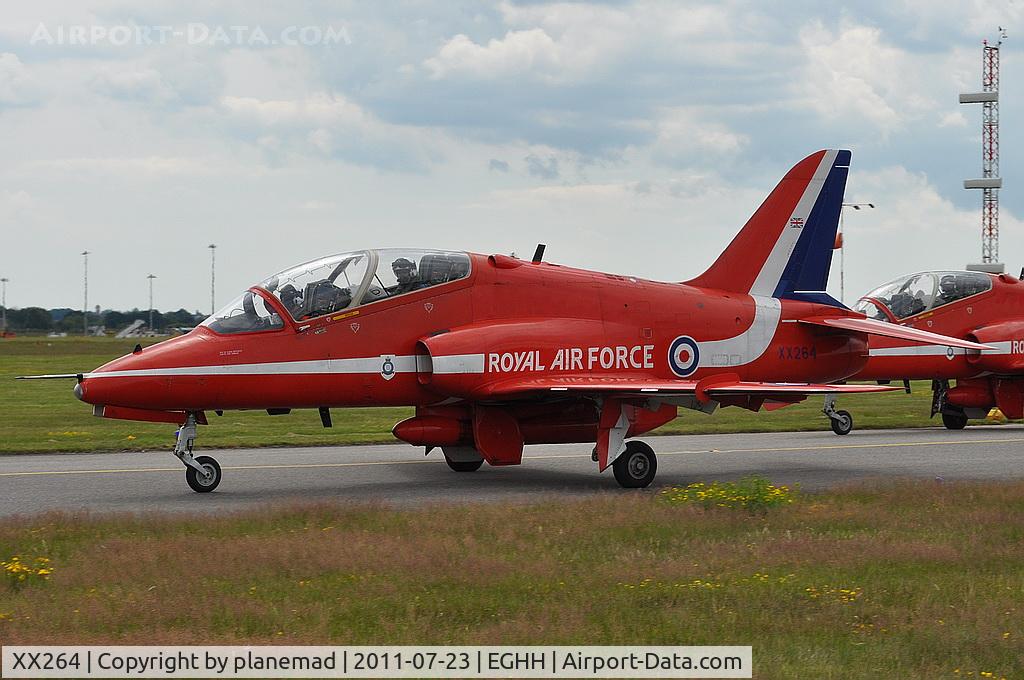 XX264, 1978 Hawker Siddeley Hawk T.1A C/N 100/312100, Departing on 26