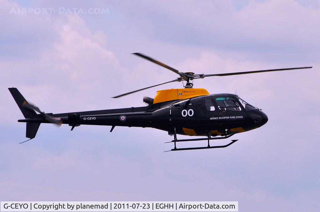 G-CEYO, 1990 Aerospatiale AS-350B2 Squirrel HT1 C/N 2312, Departing BOH