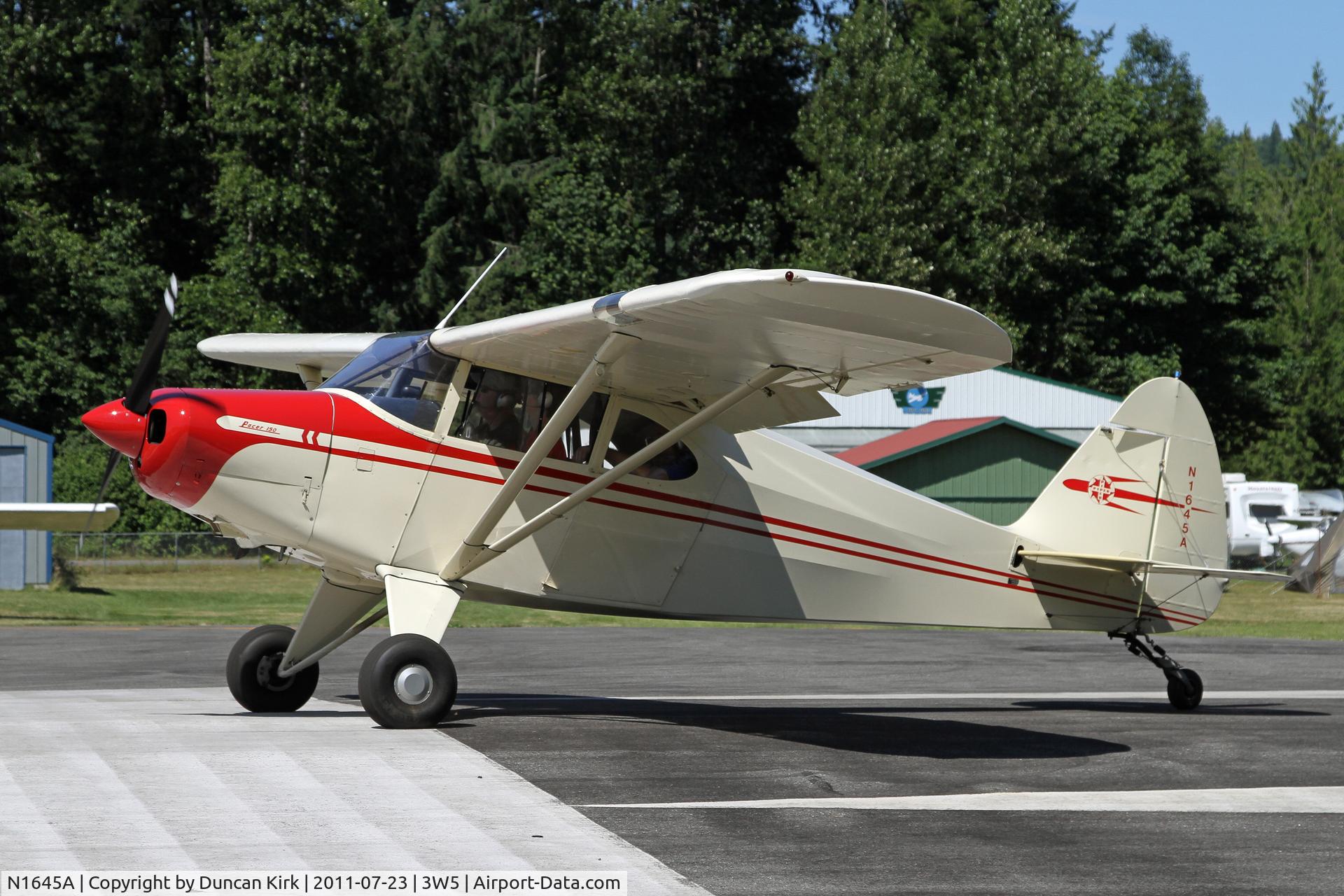 N1645A, 1952 Piper PA-20 Pacer C/N 20-843, Lining up for take-off