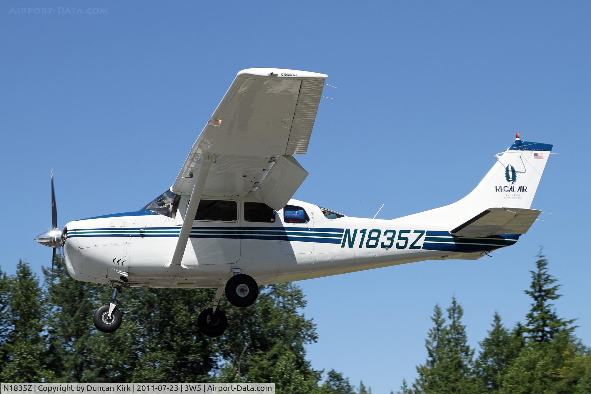 N1835Z, 1962 Cessna 205 (210-5) C/N 205-0035, High approach for the fly-in