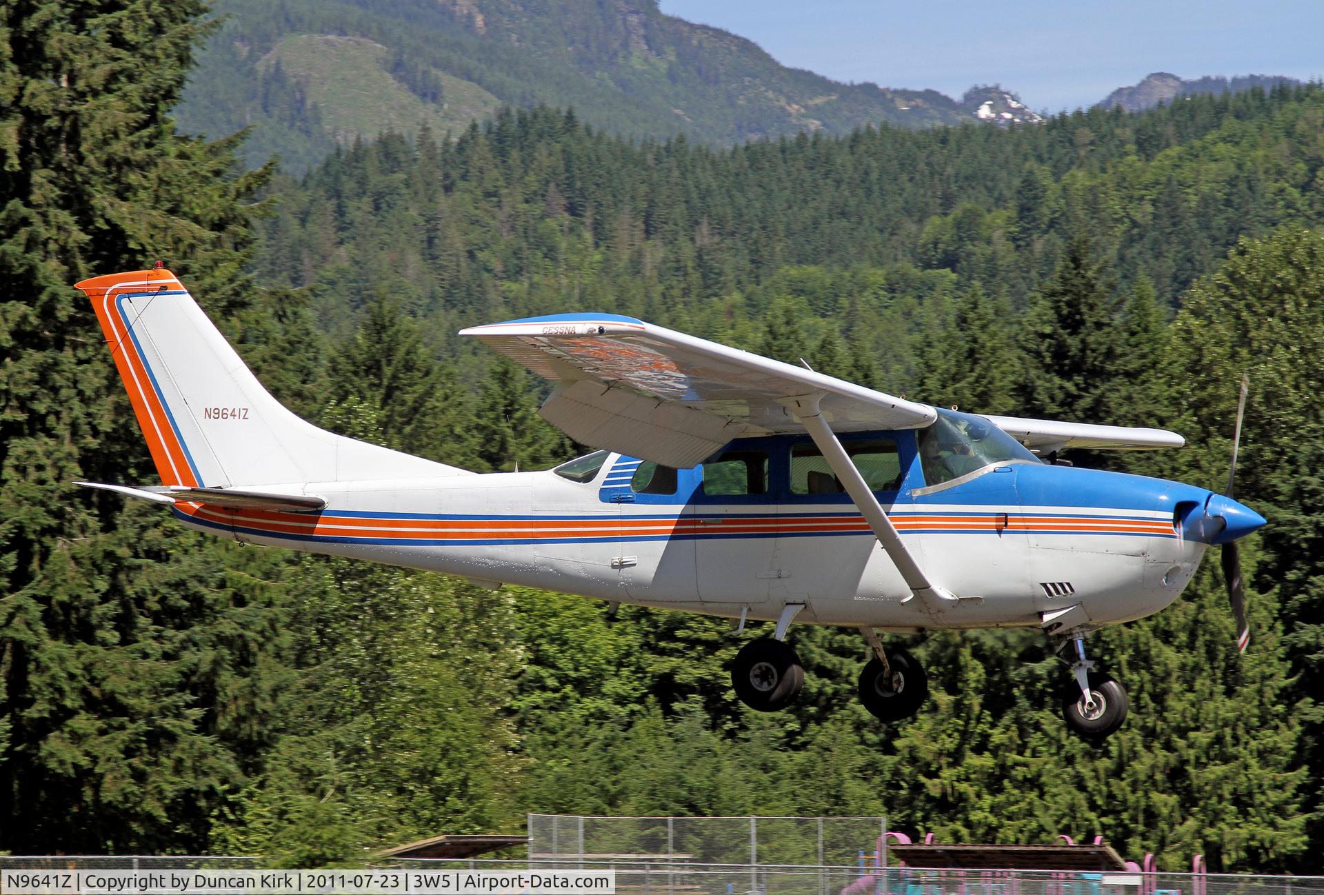 N9641Z, 1982 Cessna U206G Stationair C/N U20606592, Picturesque approach to the Concrete Fly-in