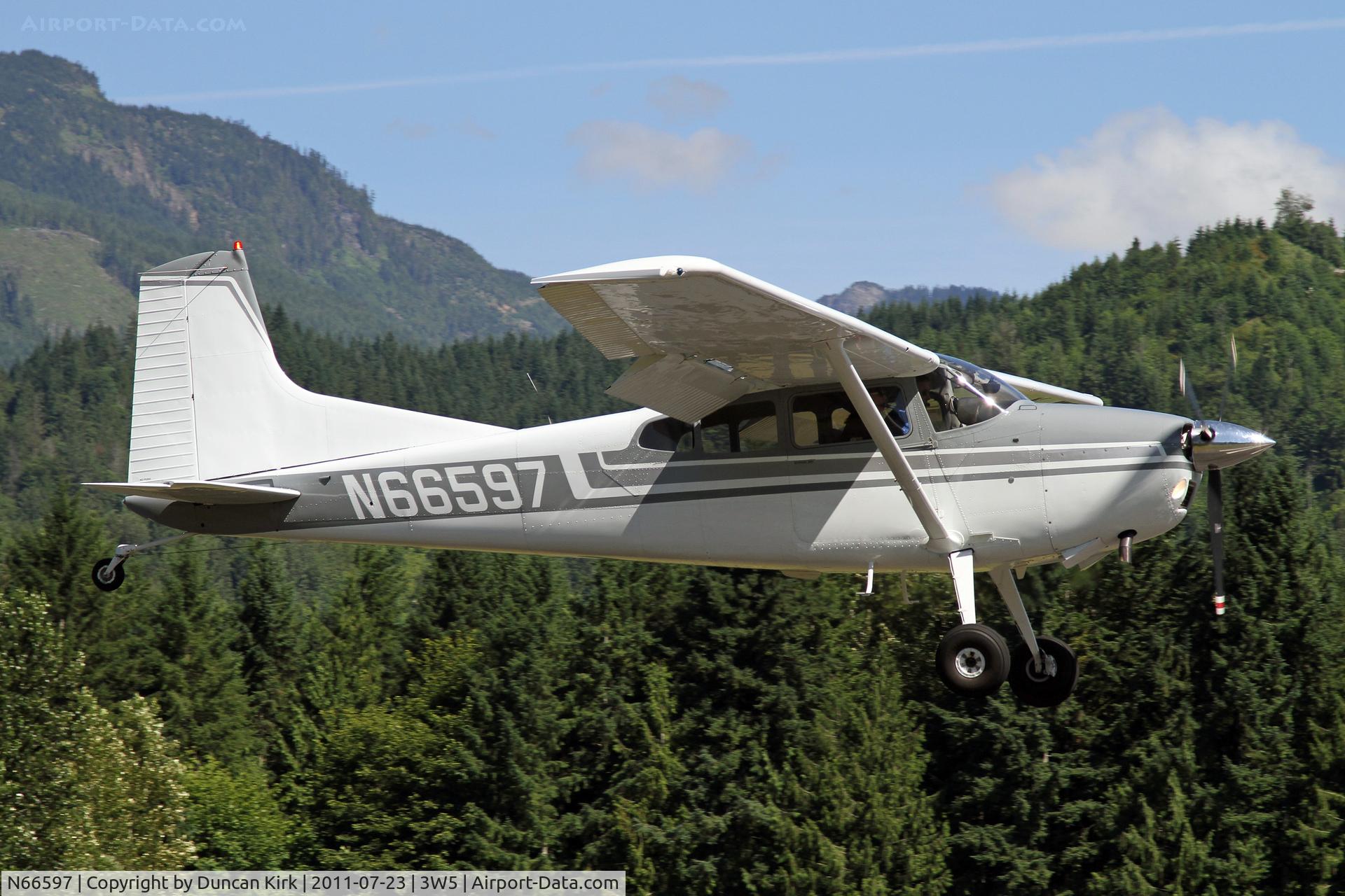 N66597, 1978 Cessna 180K Skywagon C/N 18052949, Short finals for 07