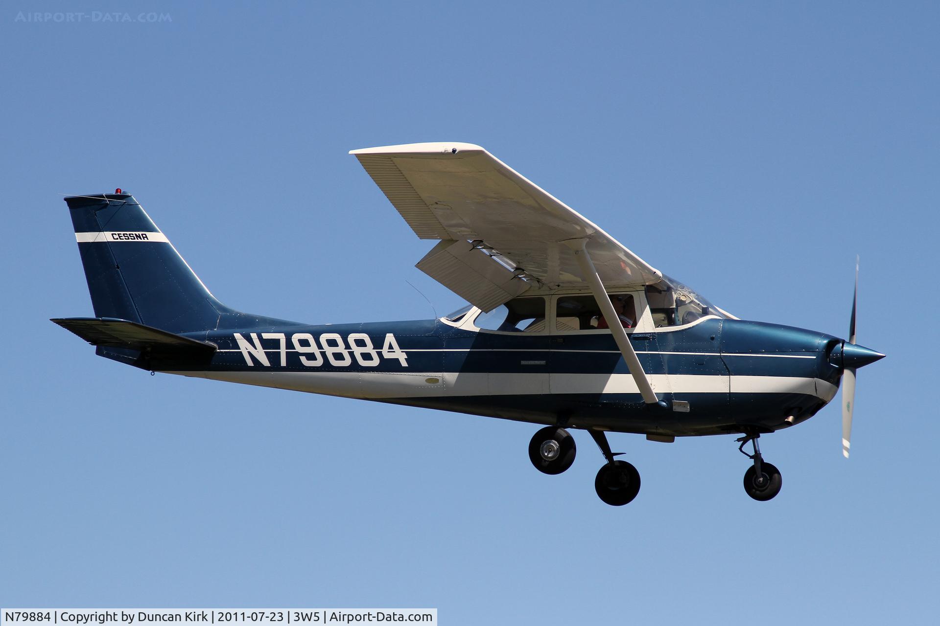 N79884, 1969 Cessna 172K Skyhawk C/N 17258219, Finals for 07