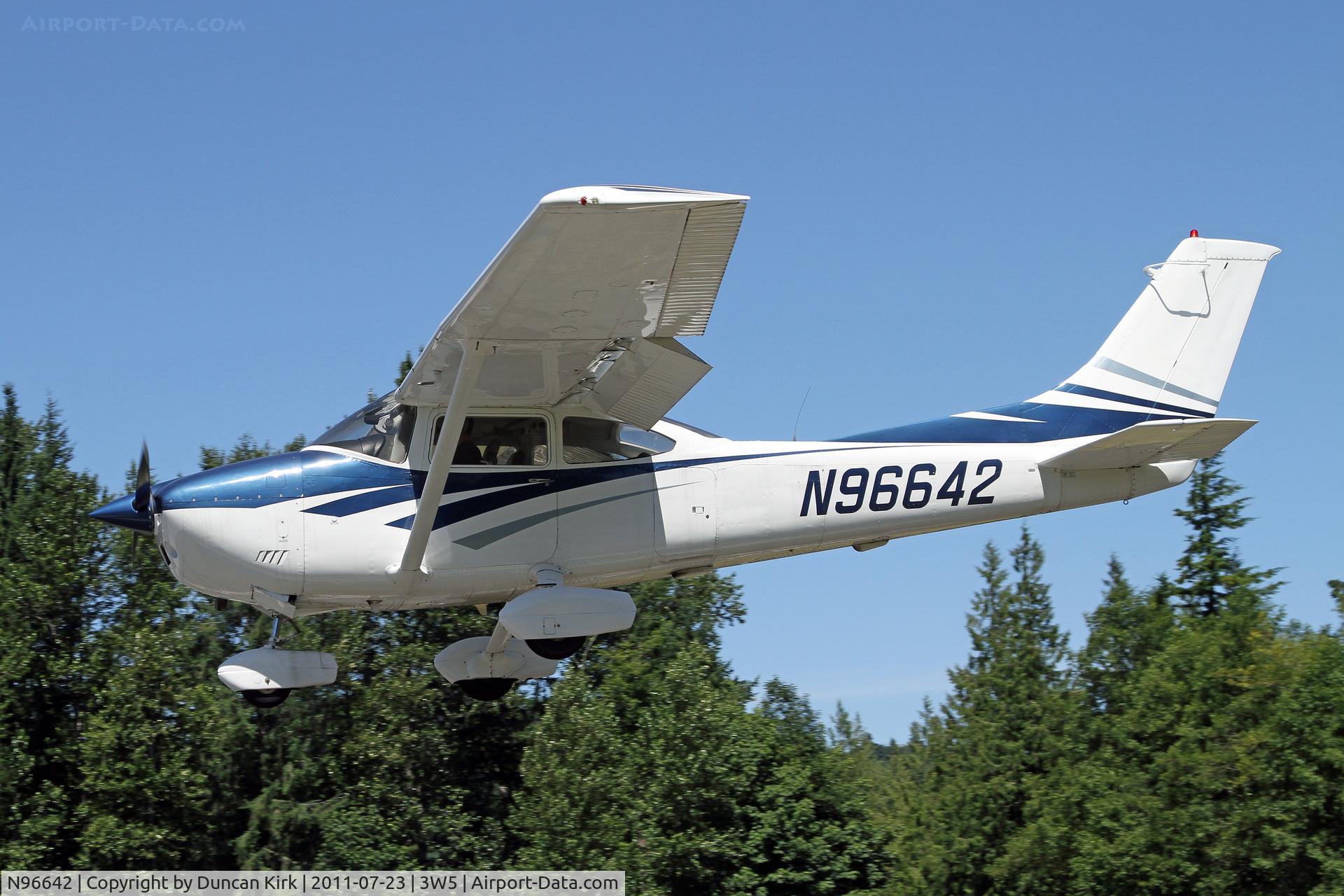 N96642, 1979 Cessna 182Q Skylane C/N 18266791, Fly-in visitor