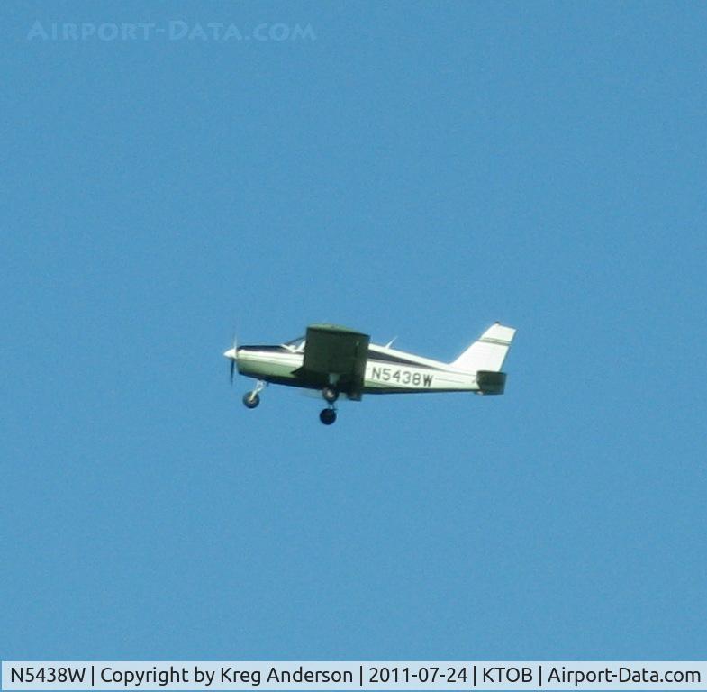 N5438W, 1962 Piper PA-28-160 Cherokee C/N 28-514, A Piper PA-28-160 Cherokee departing Dodge Center Airport in Dodge Center, MN over Interstate 90.