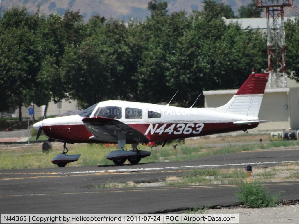 N44363, 1974 Piper PA-28-151 C/N 28-7415626, Touching down on a very windy day