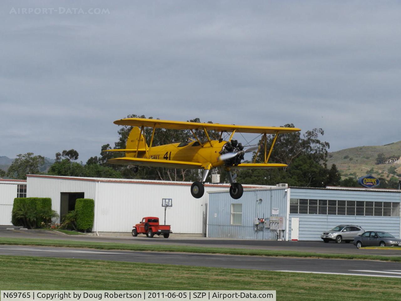 N69765, 1941 Boeing A75N1 (PT17) C/N 75-1044, 1941 Boeing Stearman A75N1 as Navy N2S1, Continental W670-5 220 Hp, on final Rwy 04