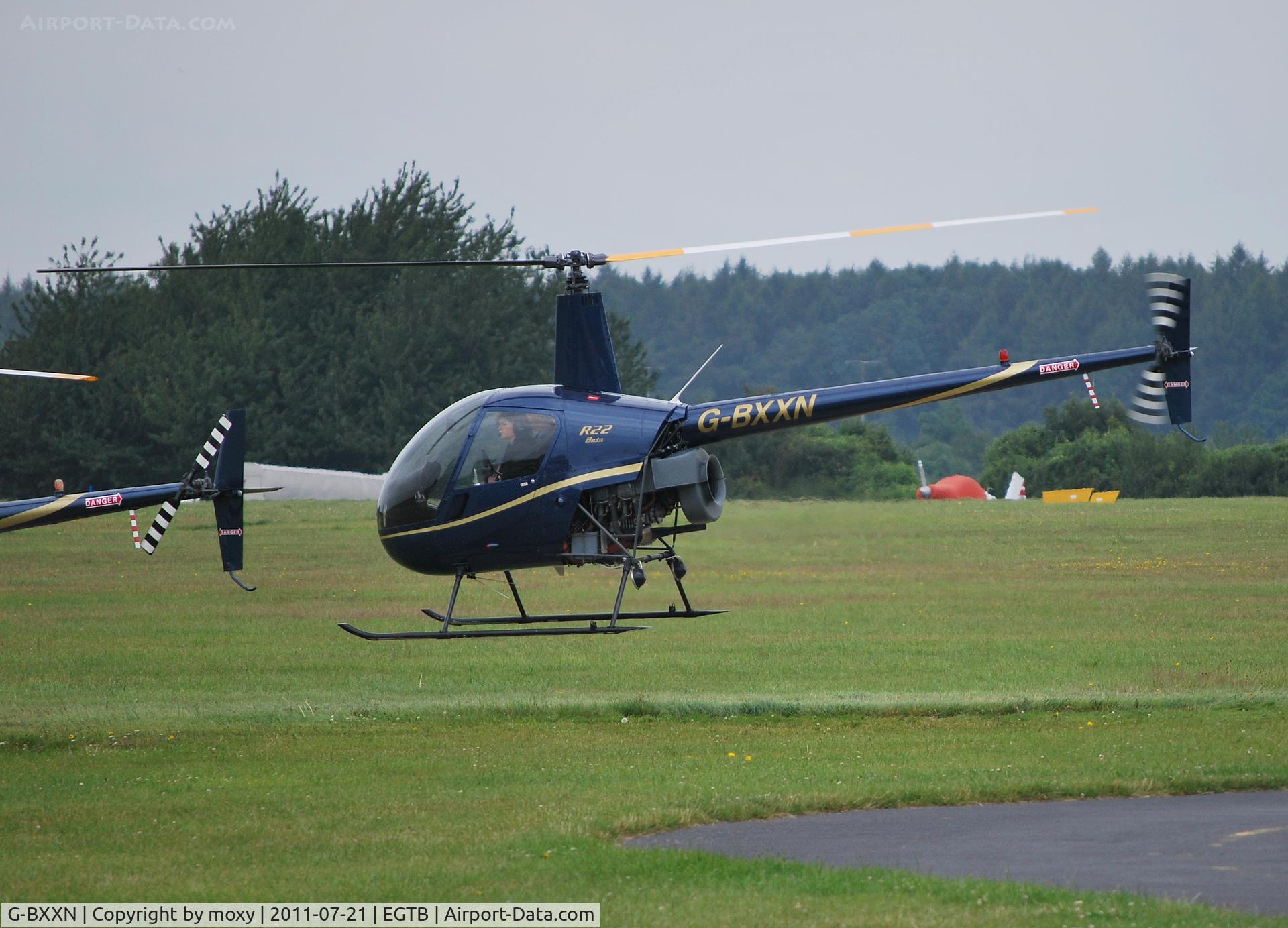 G-BXXN, 1987 Robinson R22 Beta II C/N 0720, Robinson R22 Beta II at Wycombe Air Park