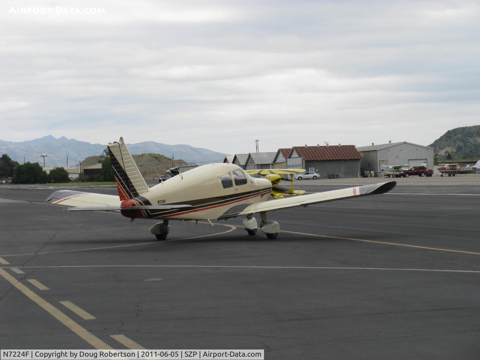 N7224F, 1968 Piper PA-28-140 Cherokee C/N 28-25136, 1968 Piper PA-28-140 CHEROKEE, Lycoming O-320-E2A 150 Hp, taxi