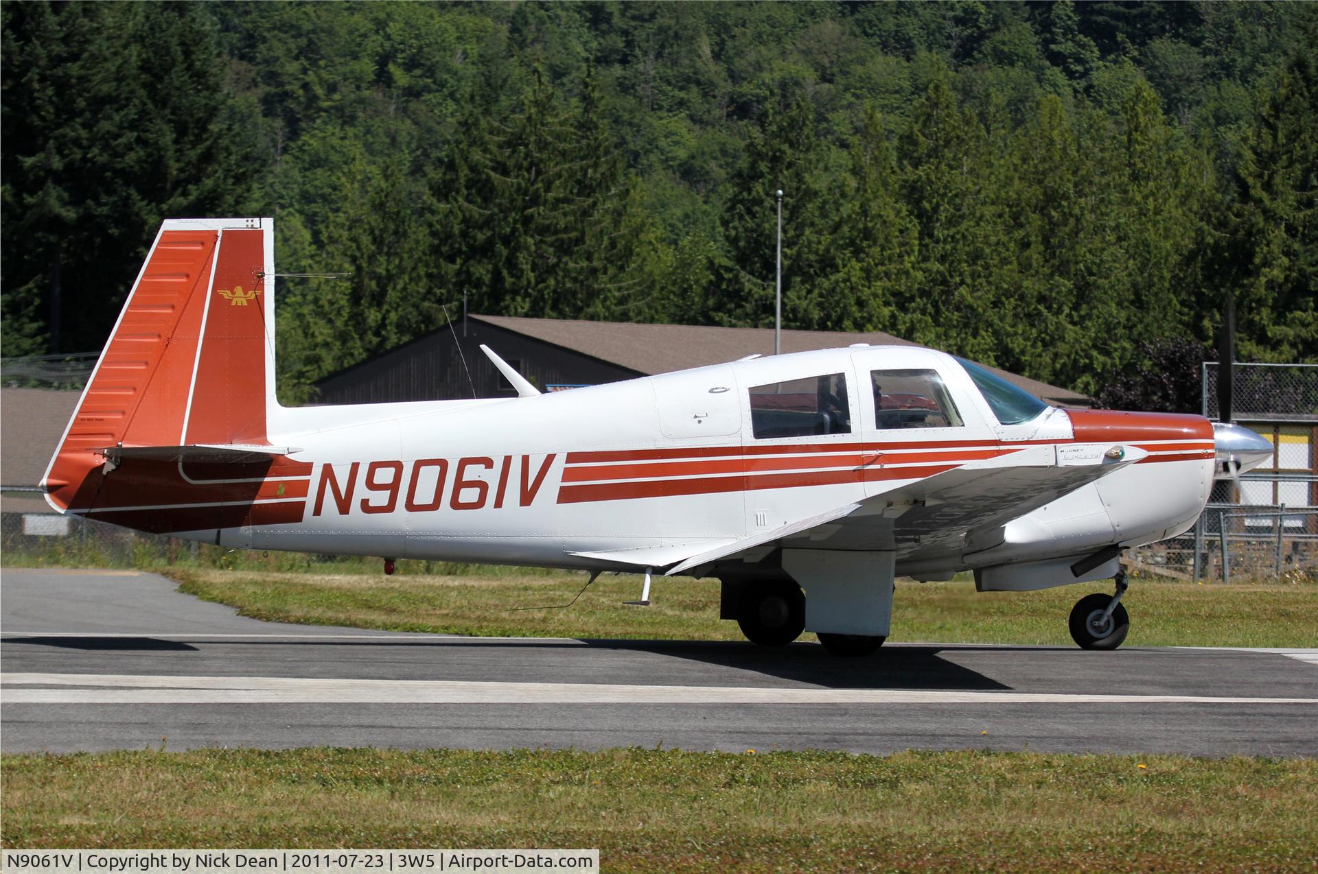 N9061V, 1968 Mooney M20E C/N 690007, 3W5 2011