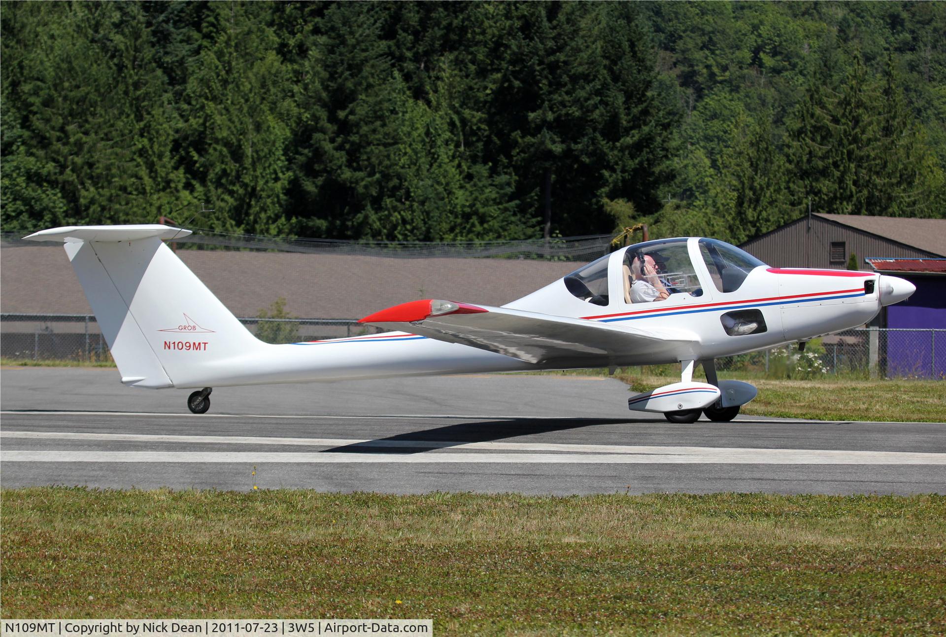 N109MT, 1984 Grob G-109B C/N 6326, 3W5 2011