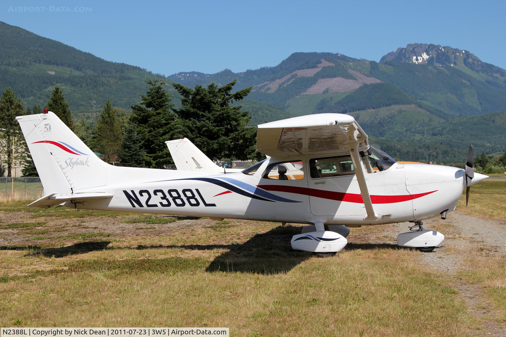 N2388L, 1999 Cessna 172R C/N 17280723, 3W5 2011