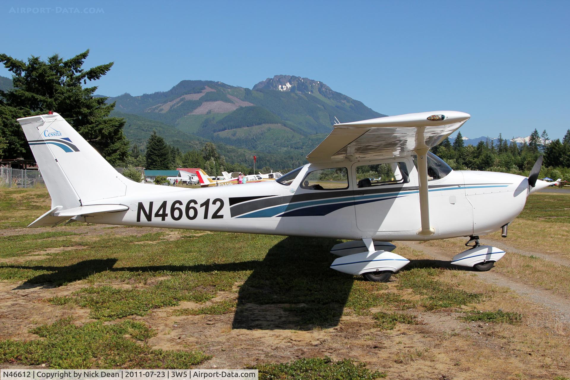 N46612, 1968 Cessna 172K Skyhawk C/N 17257383, 3W5 2011