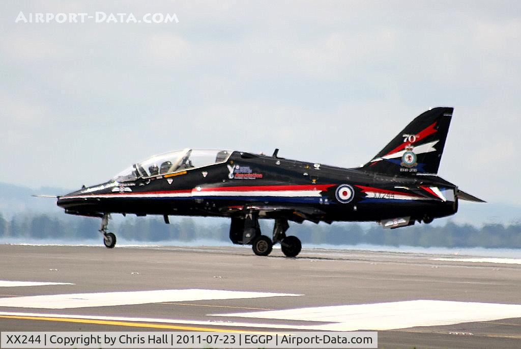XX244, 1978 Hawker Siddeley Hawk T.1 C/N 080/312080, turning onto RW27
