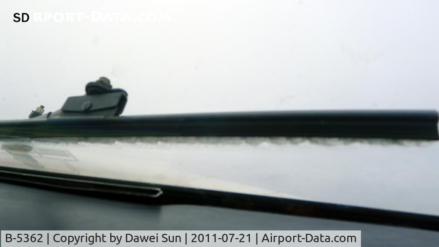 B-5362, 2000 Boeing 737-86J C/N 30499, icing