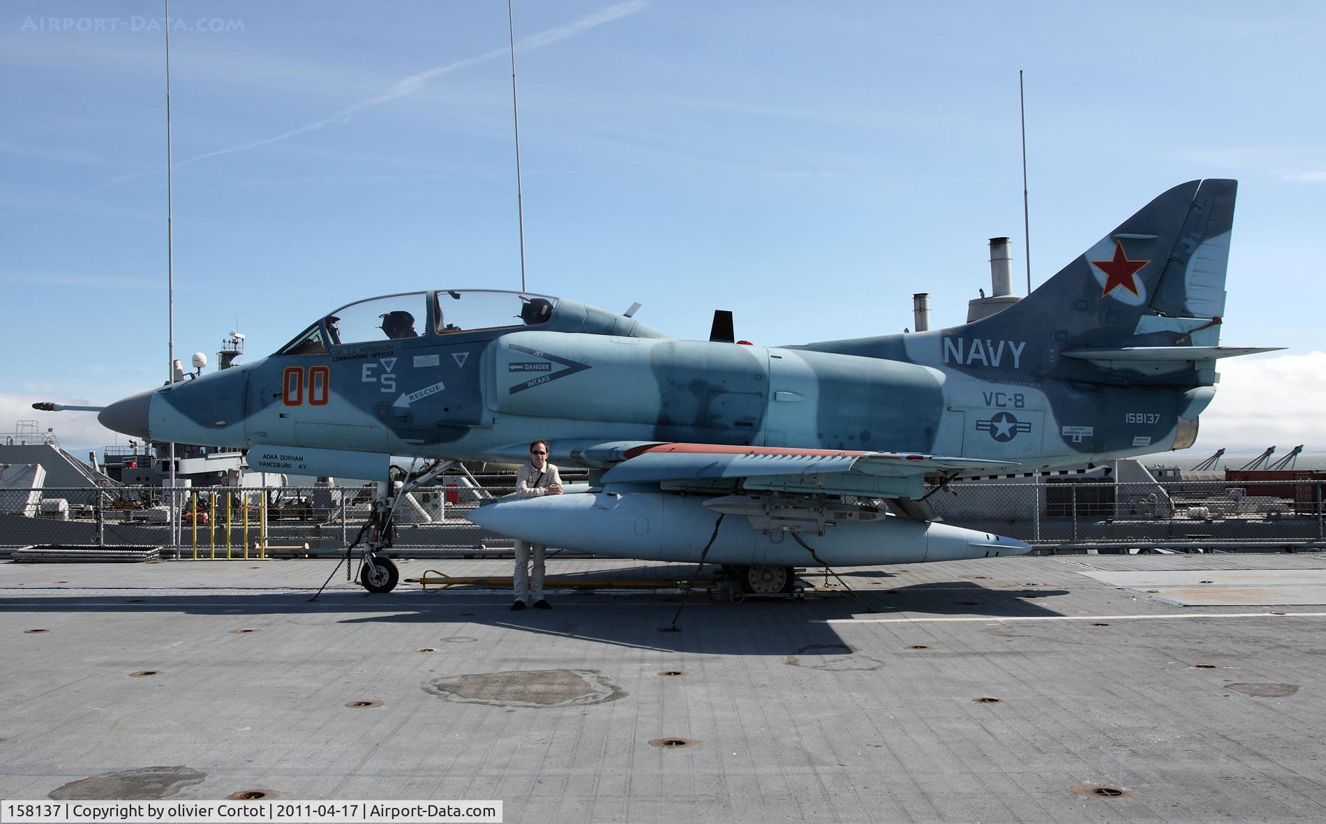 158137, Douglas TA-4J Skyhawk C/N 14174, USSHornet museum