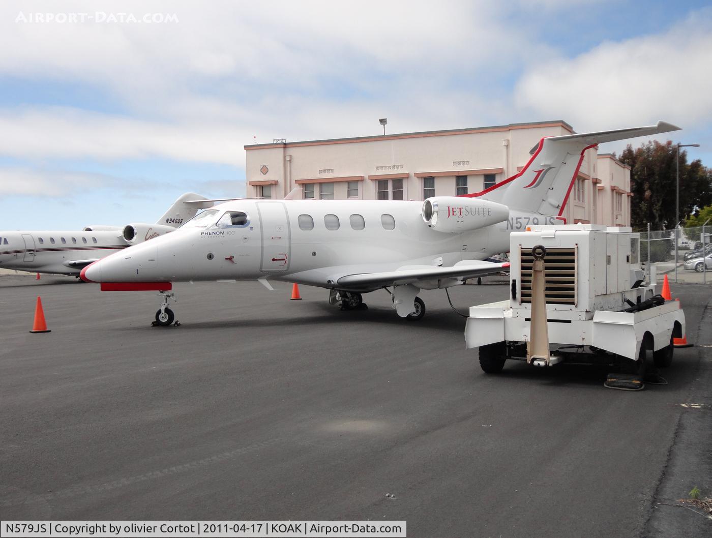 N579JS, 2009 Embraer EMB-500 Phenom 100 C/N 50000064, Oakland airport