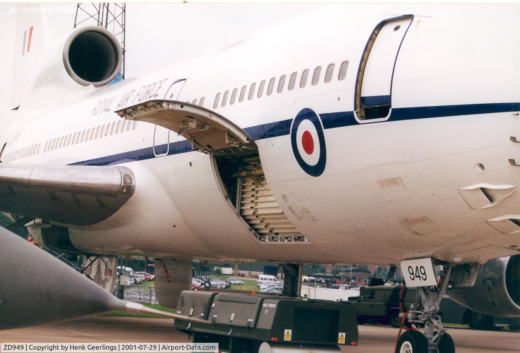 ZD949, 1979 Lockheed L-1011-500 K1 TriStar C/N 1159, RAF , TriStar Tanker, fuel container

RAF Cottesmore air show July 2001