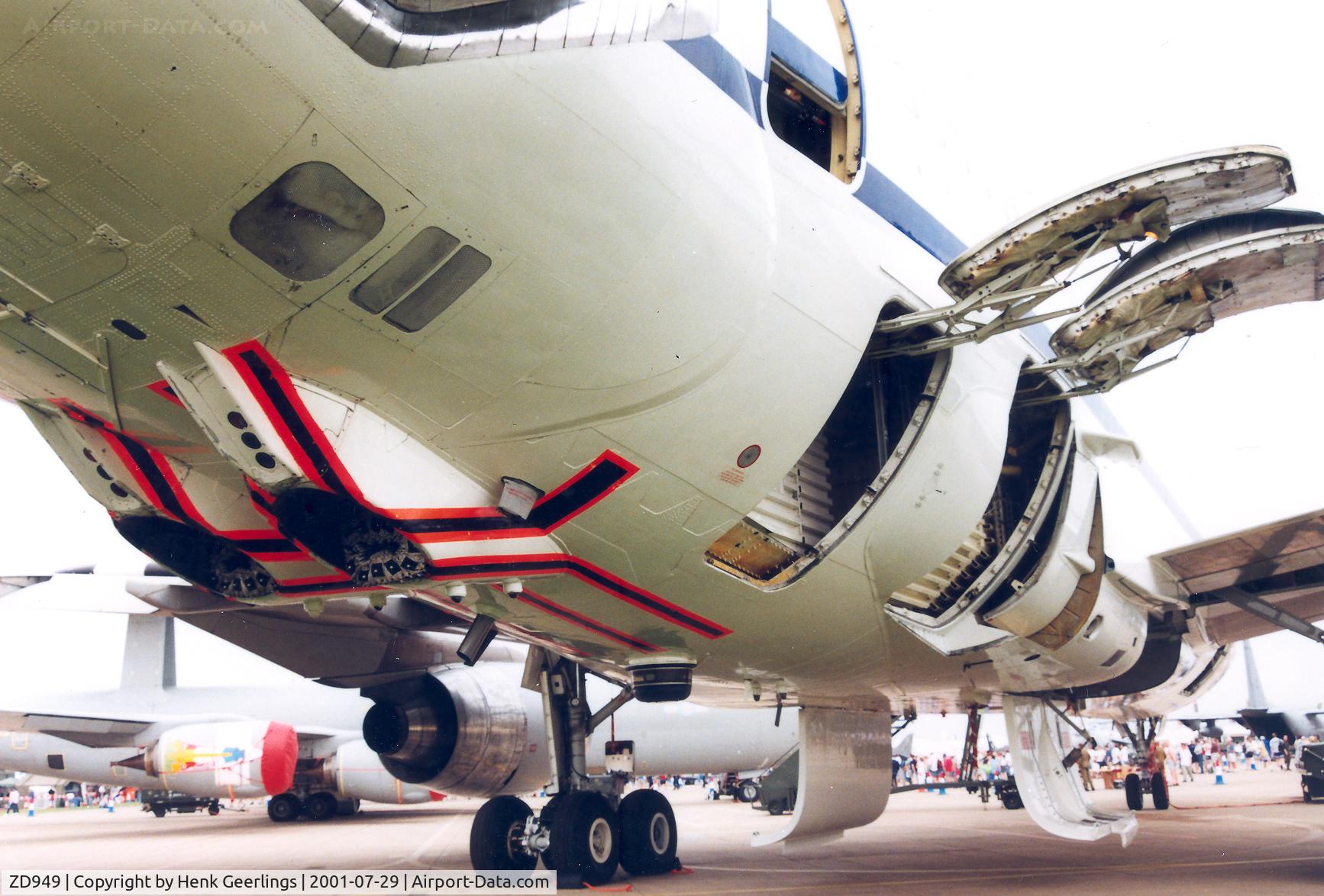 ZD949, 1979 Lockheed L-1011-500 K1 TriStar C/N 1159, RAF Cottesmore.

RAF , TriStar Tanker, fuel containers

RAF Cottesmore air show July 2001