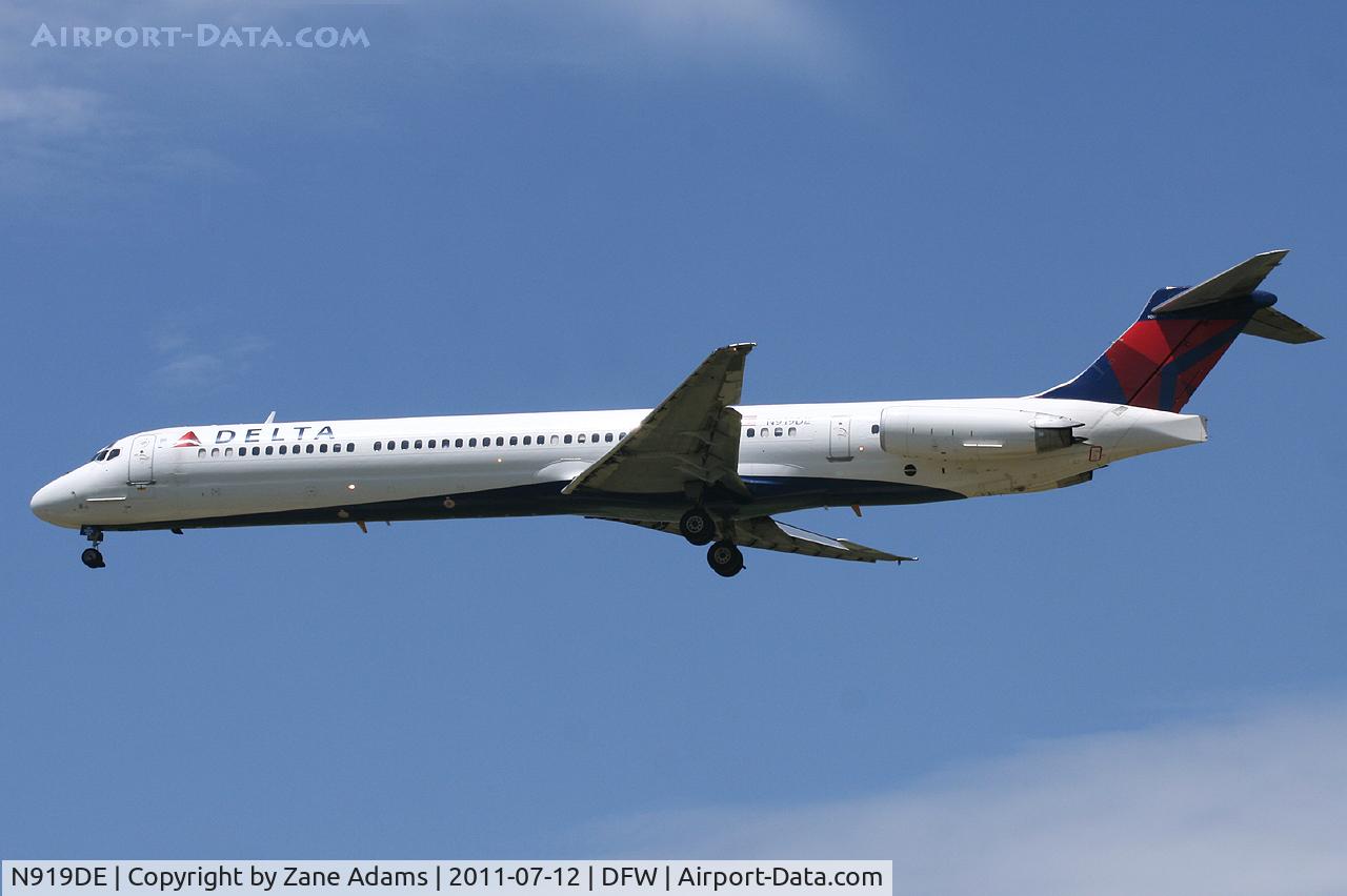 N919DE, 1993 McDonnell Douglas MD-88 C/N 53422, At DFW Airport