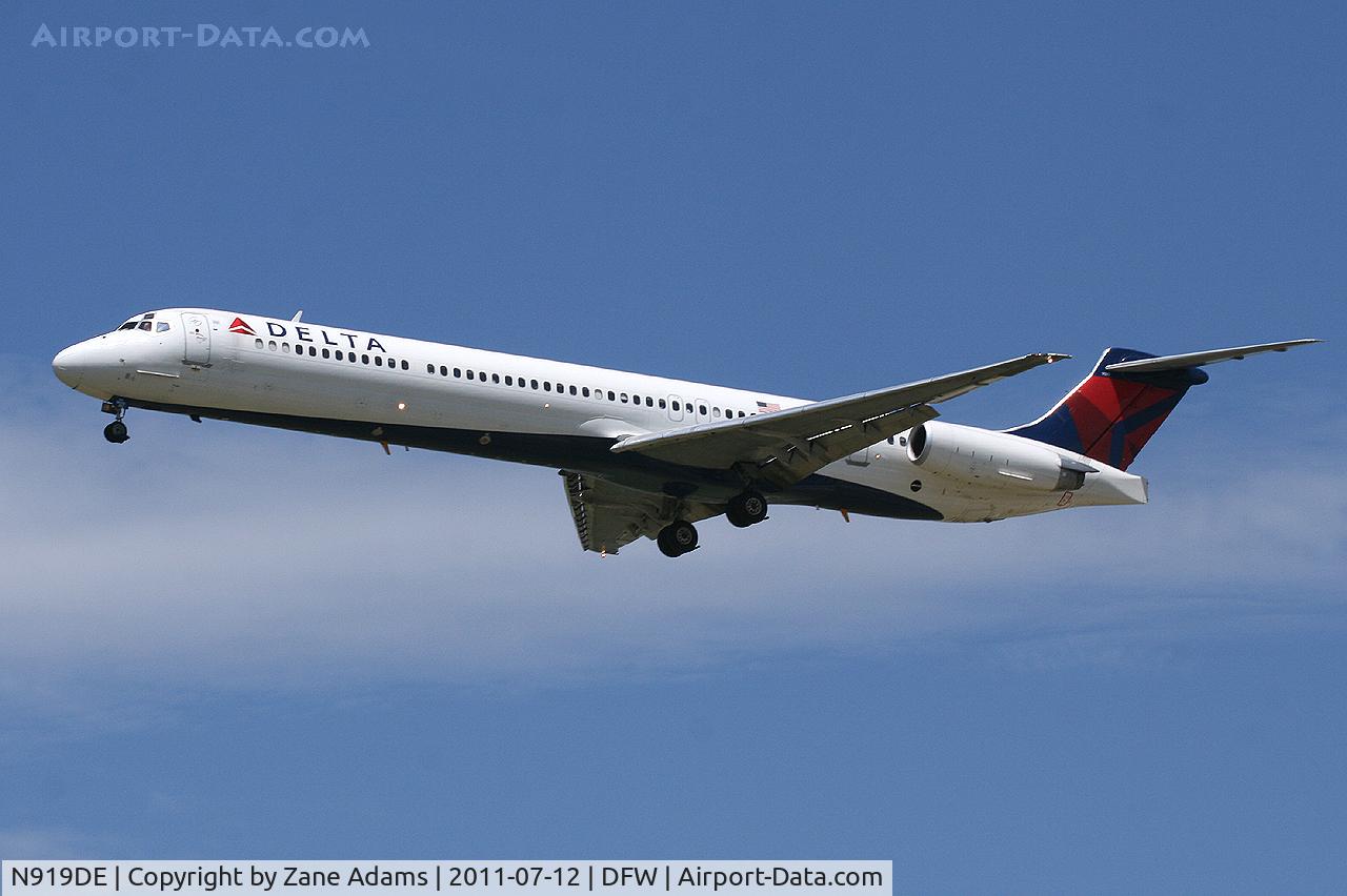 N919DE, 1993 McDonnell Douglas MD-88 C/N 53422, At DFW Airport