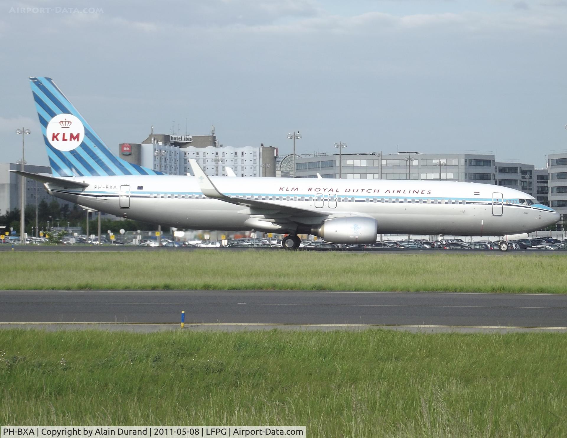 PH-BXA, 1998 Boeing 737-8K2 C/N 29131, c/n 198 is also fleet number XA-301. Configurated in a dual C/Y layout, the Swan can accomodate 171 guests