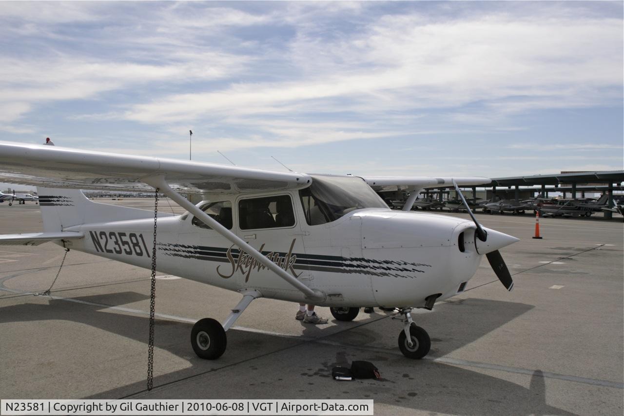 N23581, 1998 Cessna 172R C/N 17280595, At North Las Vegas Airport