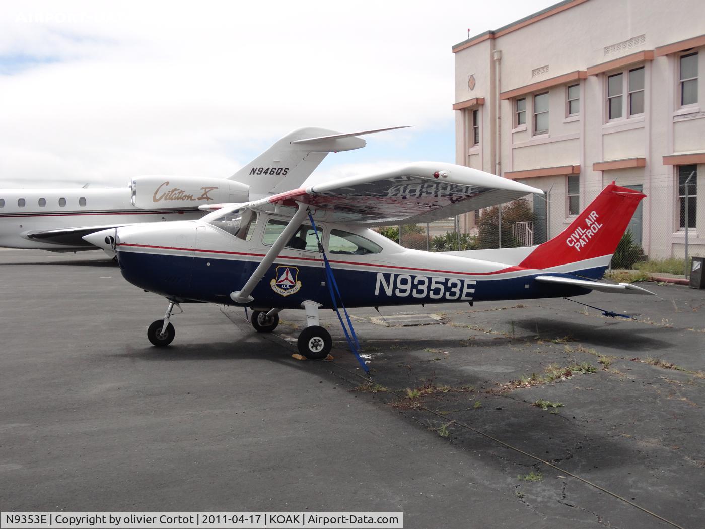 N9353E, 1984 Cessna 182R Skylane C/N 18268402, Oakland airport