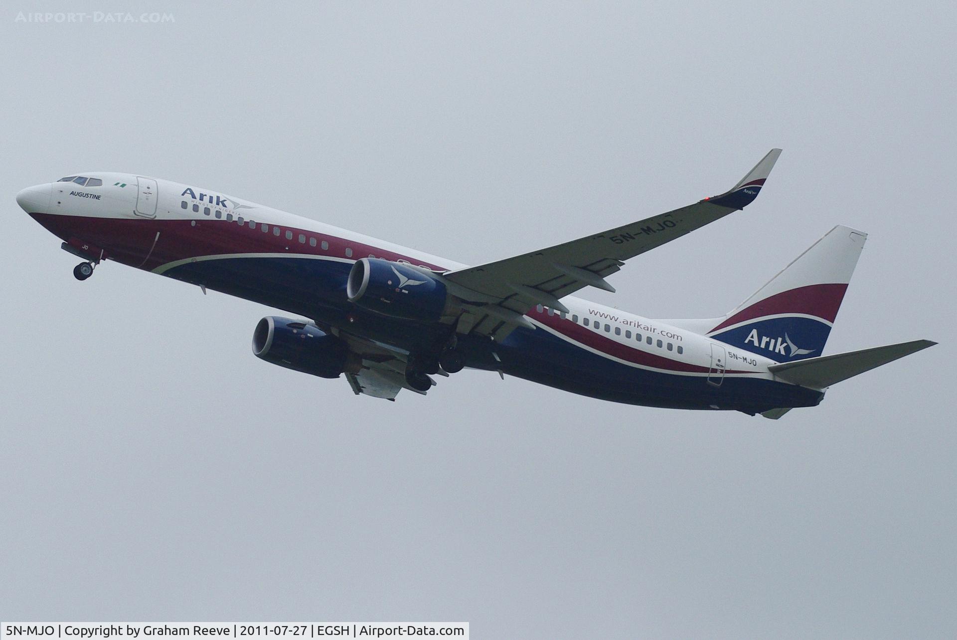 5N-MJO, 2008 Boeing 737-86N C/N 35640, Departing from Norwich.