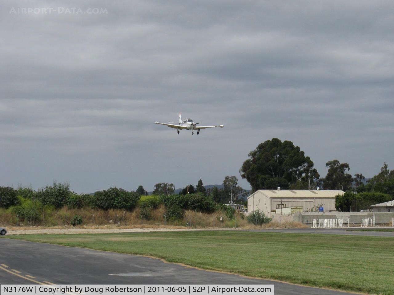N3176W, 1988 Beech A36 Bonanza 36 C/N E-2447, 1988 Beech A36 BONANZA, Continental IO-550-B 300 Hp (takeoff and continuous), tip tanks, on final Rwy 04