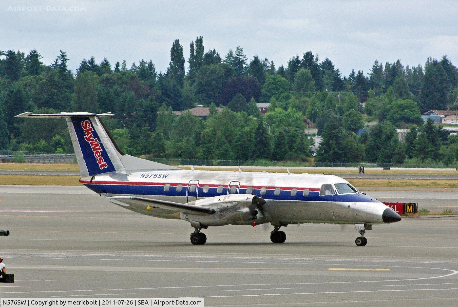 N576SW, 1998 Embraer EMB-120ER Brasilia C/N 120345, At SeaTac