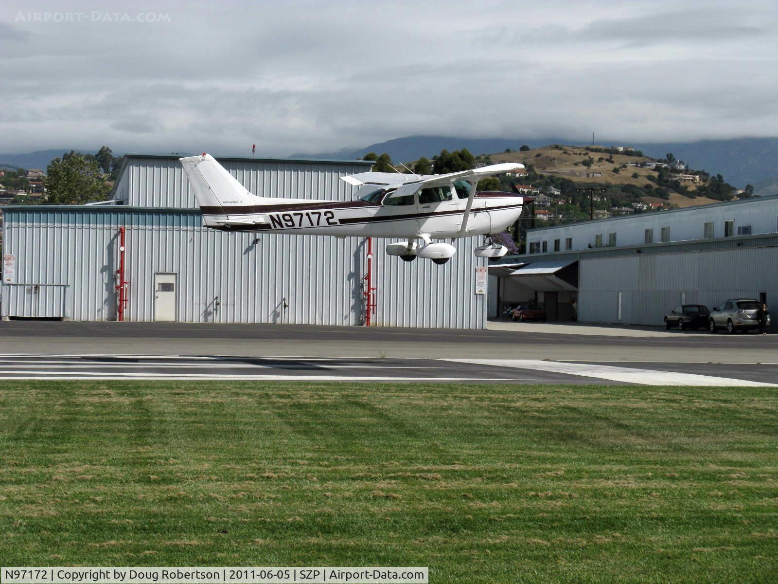 N97172, 1984 Cessna 172P C/N 17276162, 1984 Cessna 172P SKYHAWK II, Lycoming O-320-D2J 160 Hp, landing Rwy 04