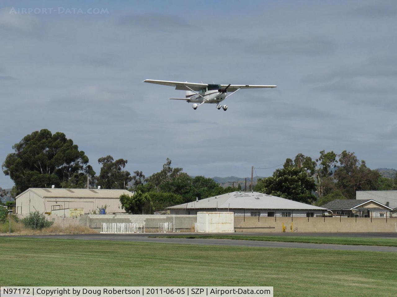 N97172, 1984 Cessna 172P C/N 17276162, 1984 Cessna 172P SKYHAWK II, Lycoming O-320-D2J 160 Hp, on final Rwy 04