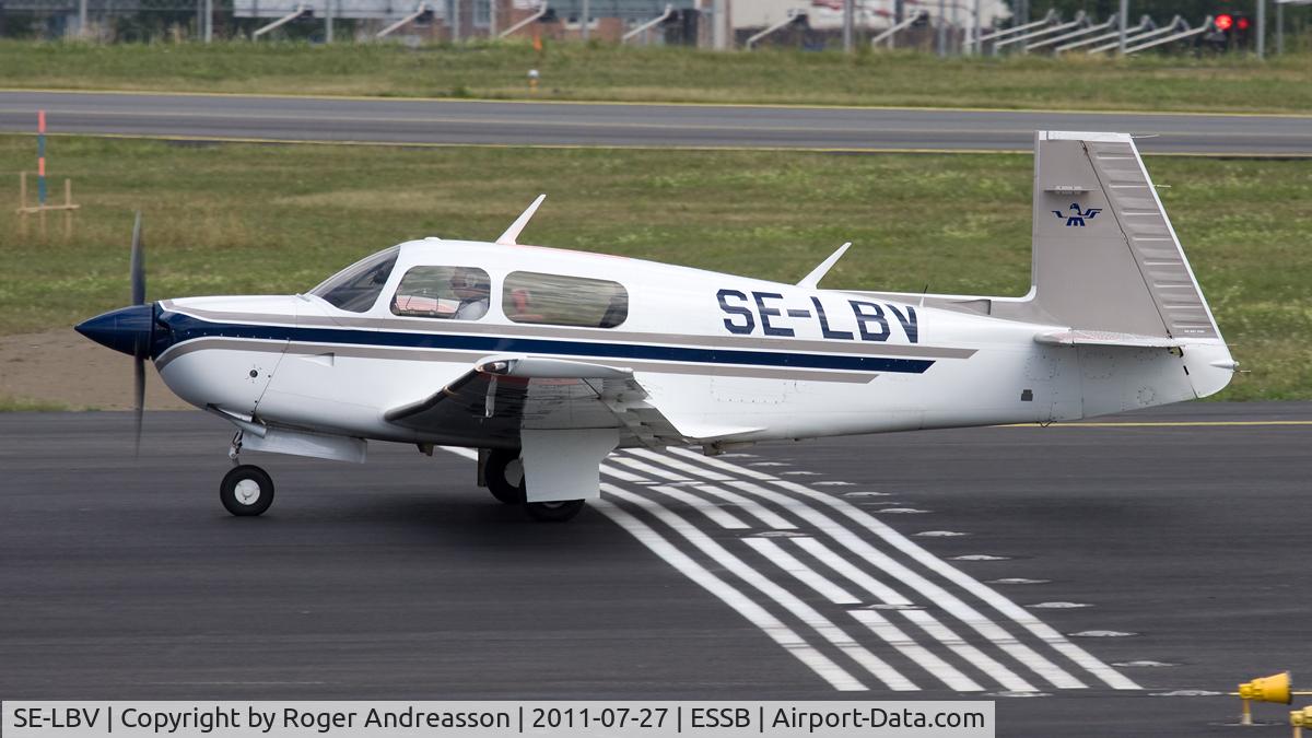 SE-LBV, 1995 Mooney M20J 201 C/N 24-3365, Takeoff rwy 30