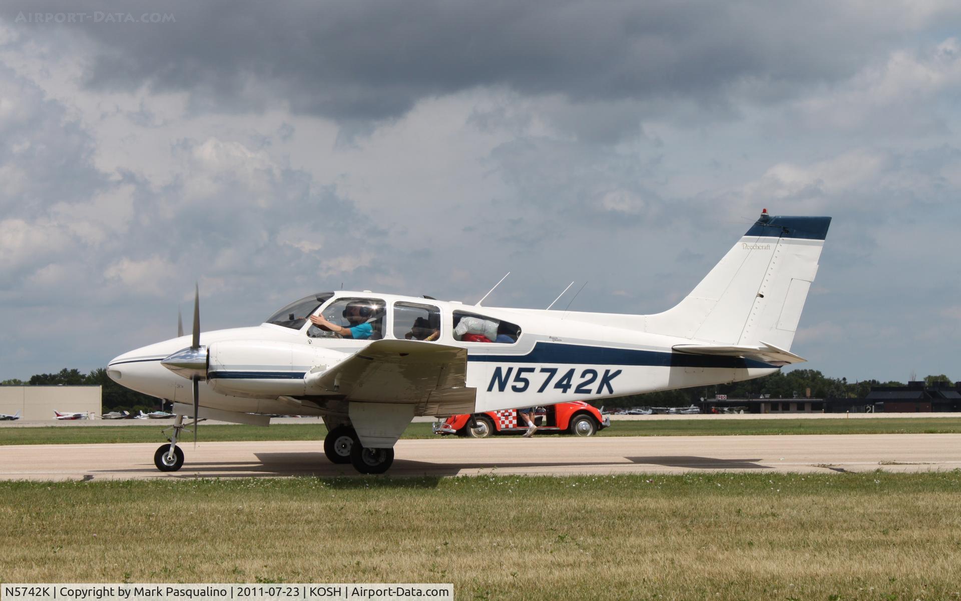 N5742K, 1964 Beech 95-B55 Baron C/N TC-729, Beech B55