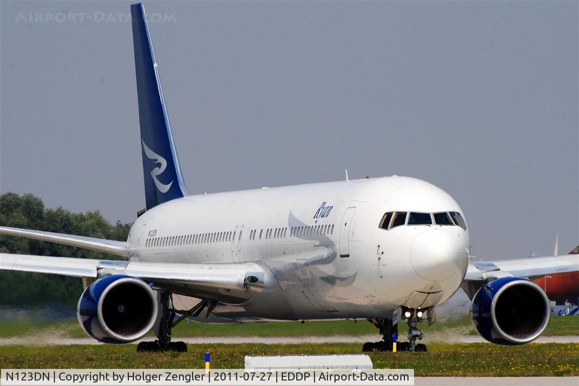 N123DN, 1987 Boeing 767-332 C/N 23437, Leaving rwy 08L at A6 after a huge jump from KNGU