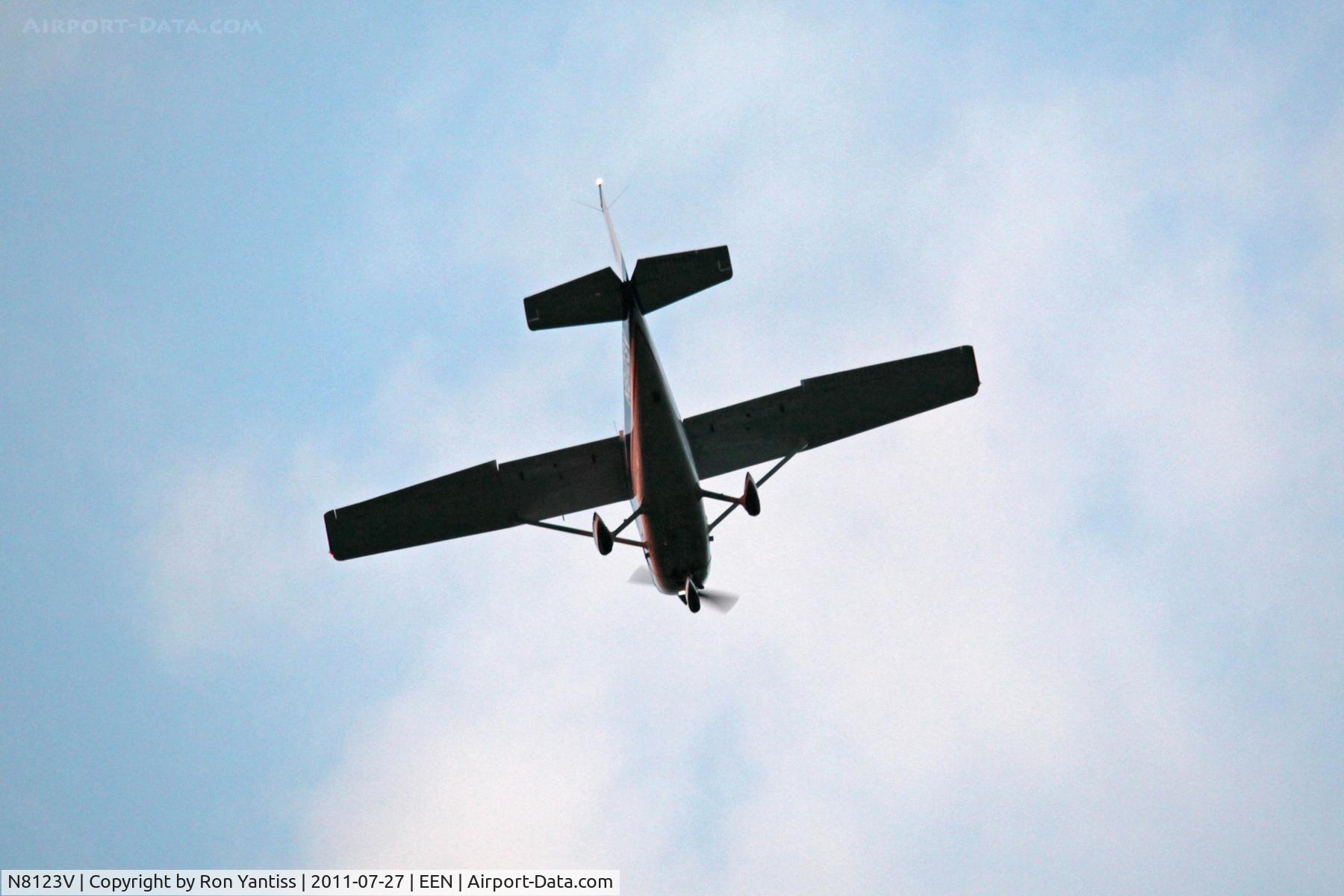 N8123V, Cessna R172K Hawk XP C/N R1722315, On approach to runway 2 at Keene, NH at 8:06pm