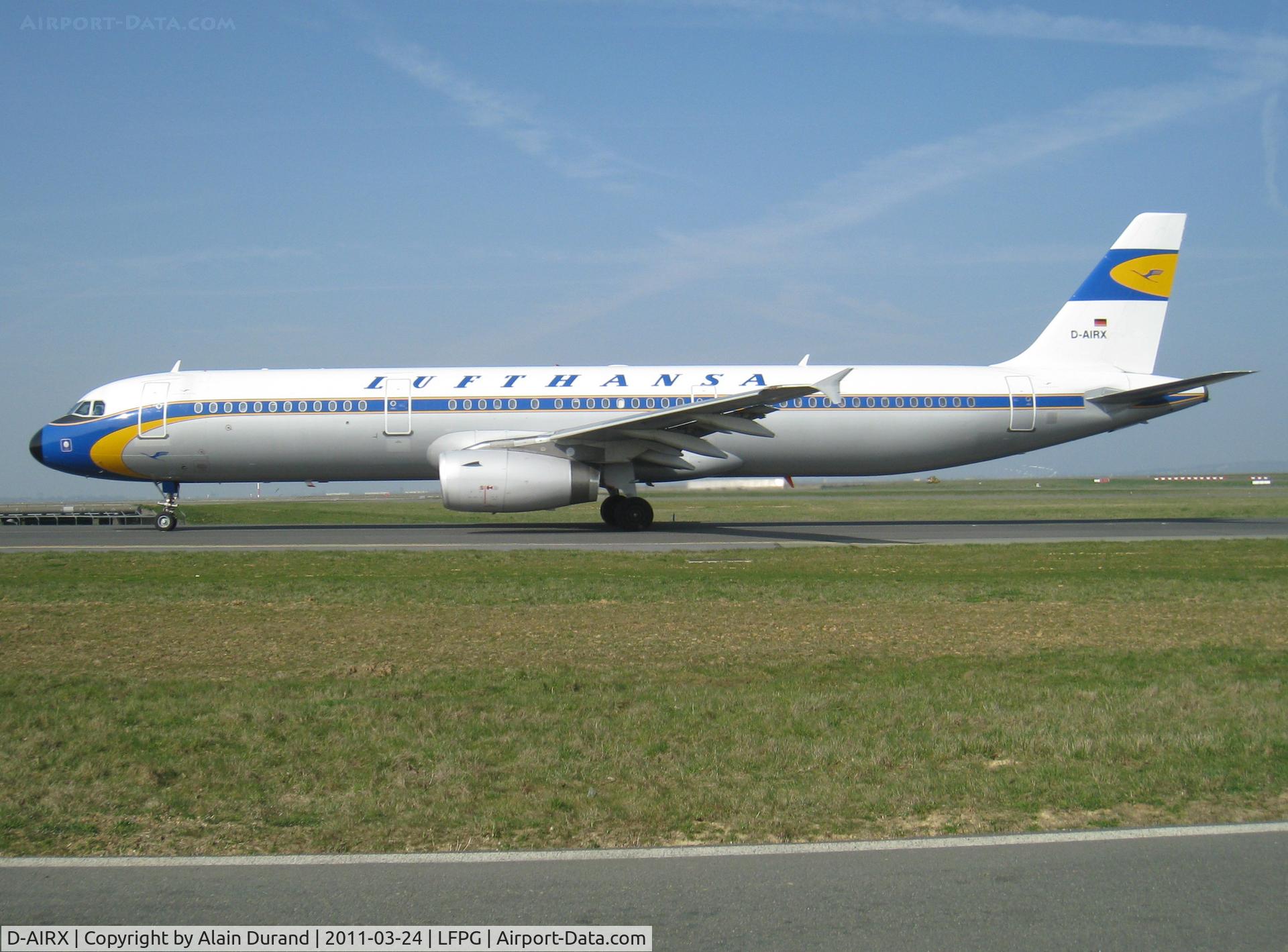 D-AIRX, 1998 Airbus A321-131 C/N 0887, acting as the airline's Retrojet. The livery selected was introduced in 1960 by the Boeing 707-430s