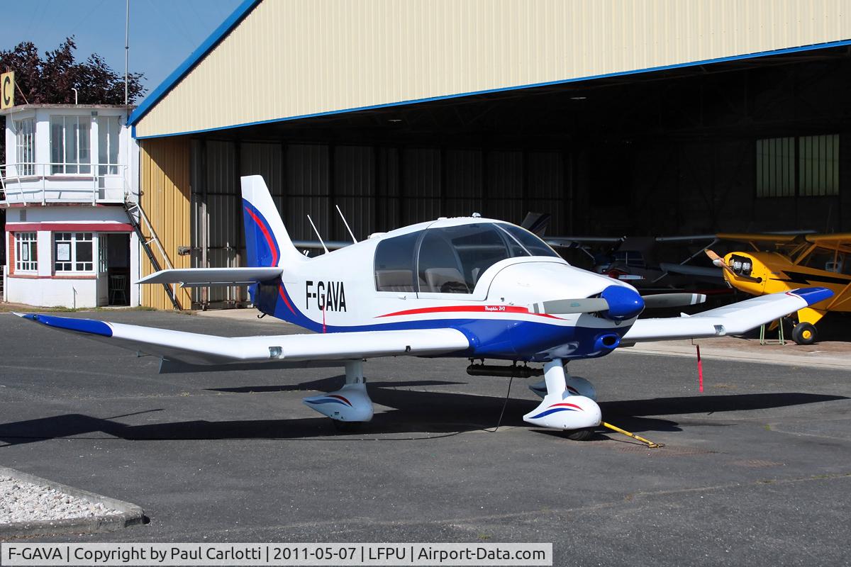 F-GAVA, 1977 Robin DR-400-120 Dauphin 2+2 C/N 1254, This type seems to be very popular around this airfield.