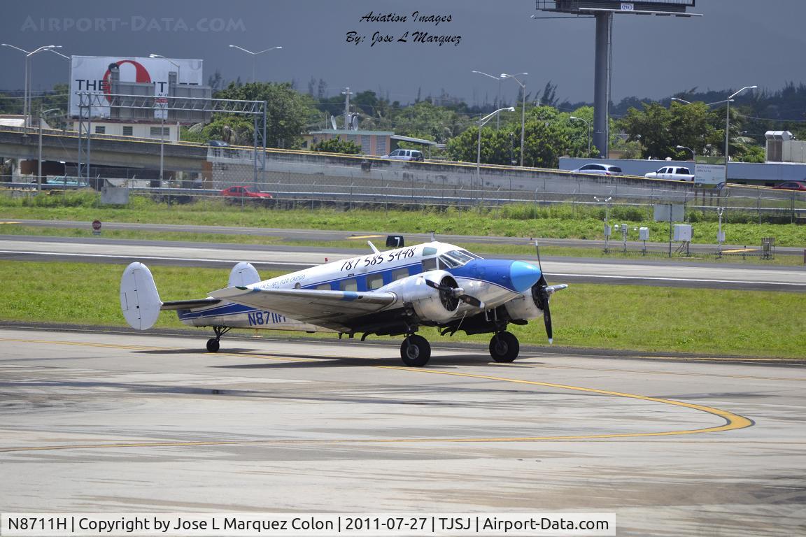 N8711H, 1955 Beech E18S C/N BA-87, TAxing to rumway 10