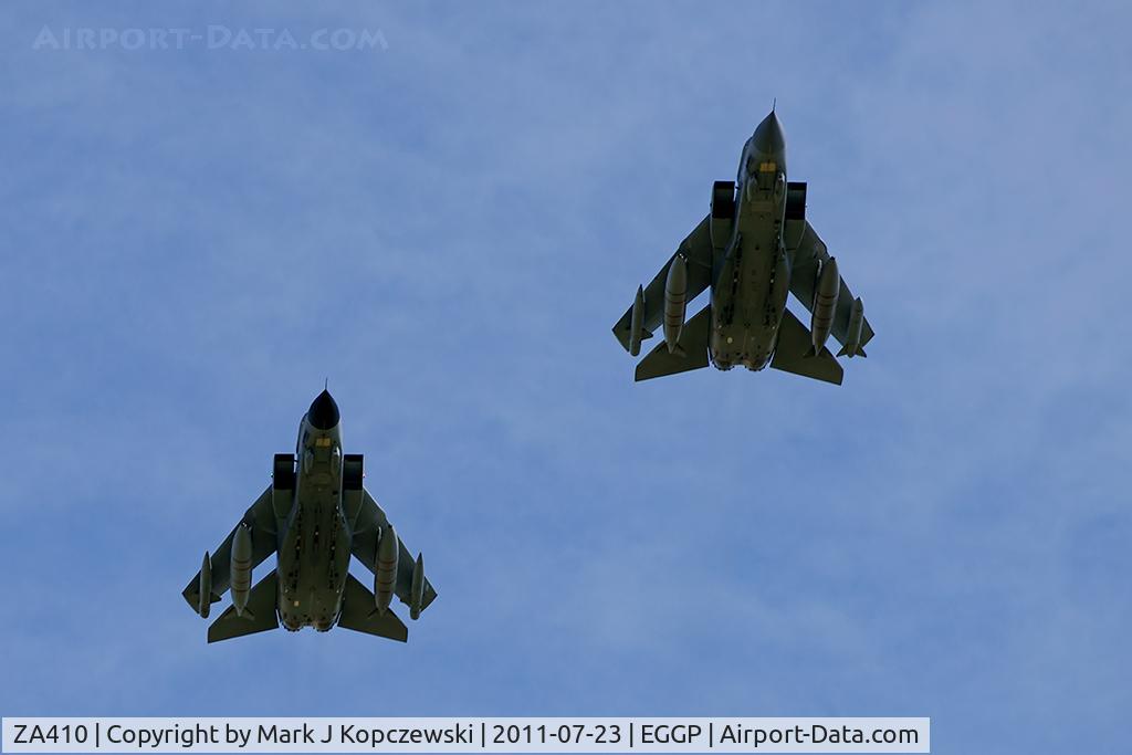 ZA410, 1983 Panavia Tornado GR.4 C/N 227/BT034/3109, Low level formation flyover with ZD743 with wings swept back.