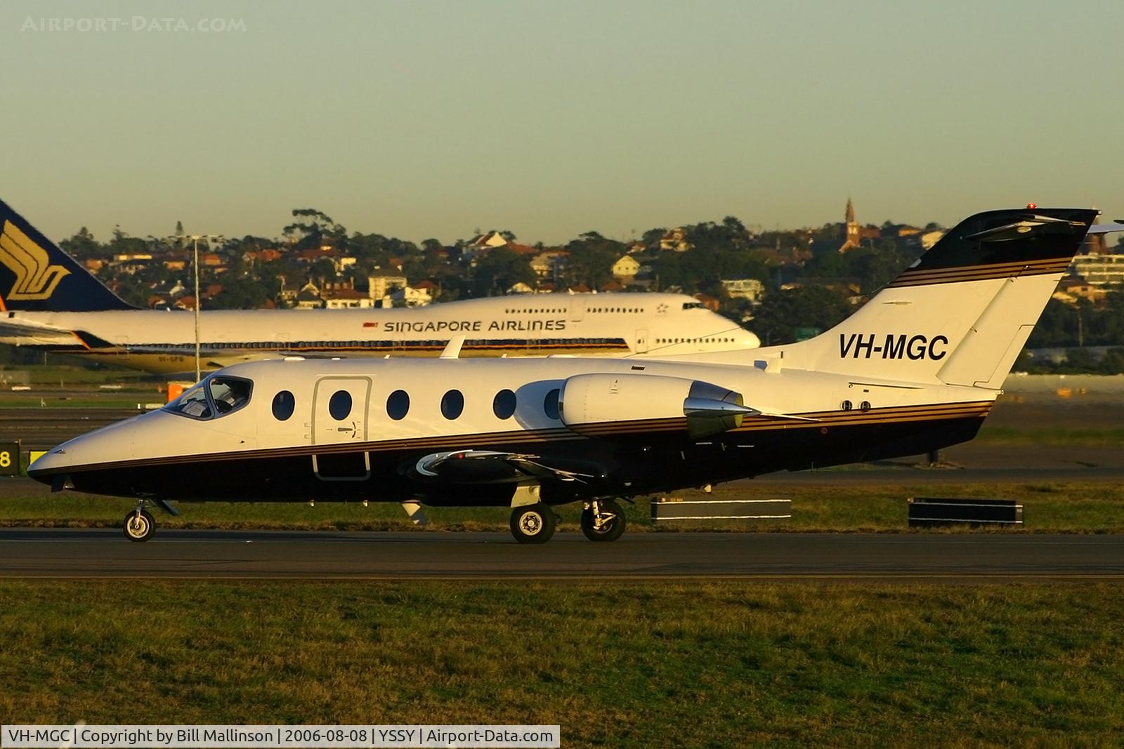 VH-MGC, 1995 Beech 400A Beechjet C/N RK-97, early departure...taxi to 34 R