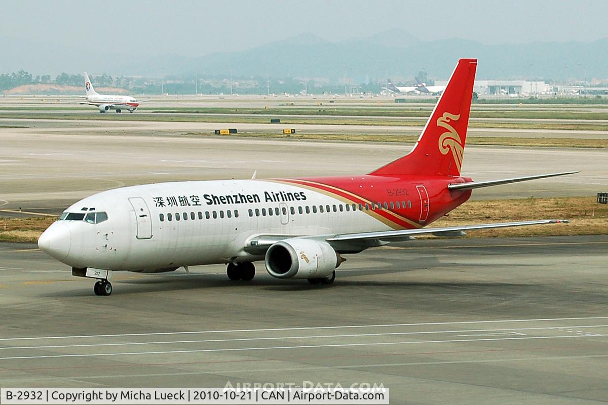 B-2932, Boeing 737-3K9 C/N 25787, At Guangzhou