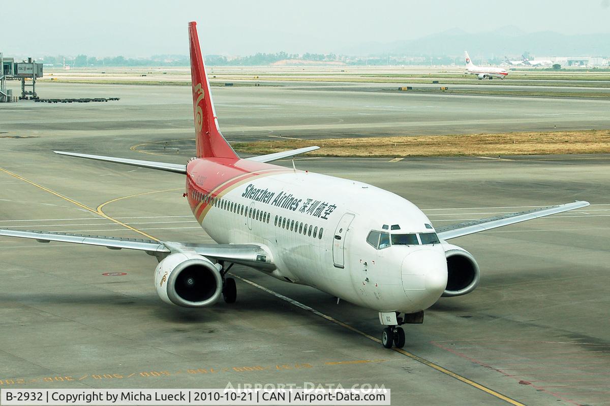 B-2932, Boeing 737-3K9 C/N 25787, At Guangzhou