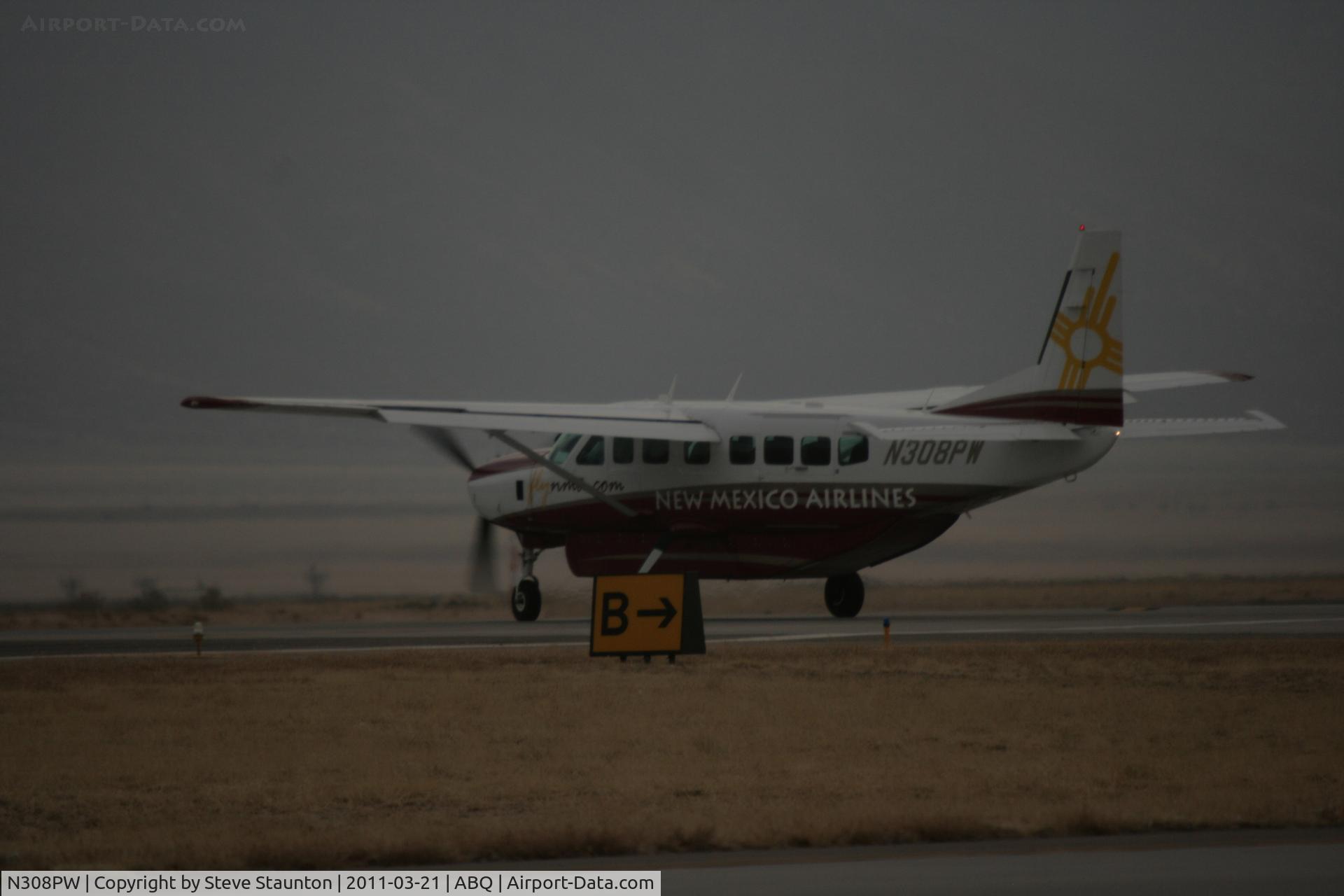 N308PW, 2007 Cessna 208B C/N 208B1274, Taken at Alburquerque International Sunport Airport, New Mexico in March 2011 whilst on an Aeroprint Aviation tour