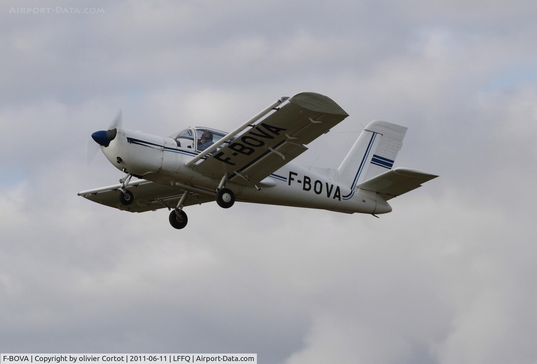 F-BOVA, Socata MS-892A Commodore 150 C/N 10711, Taking off during the Ferrté Alais airshow