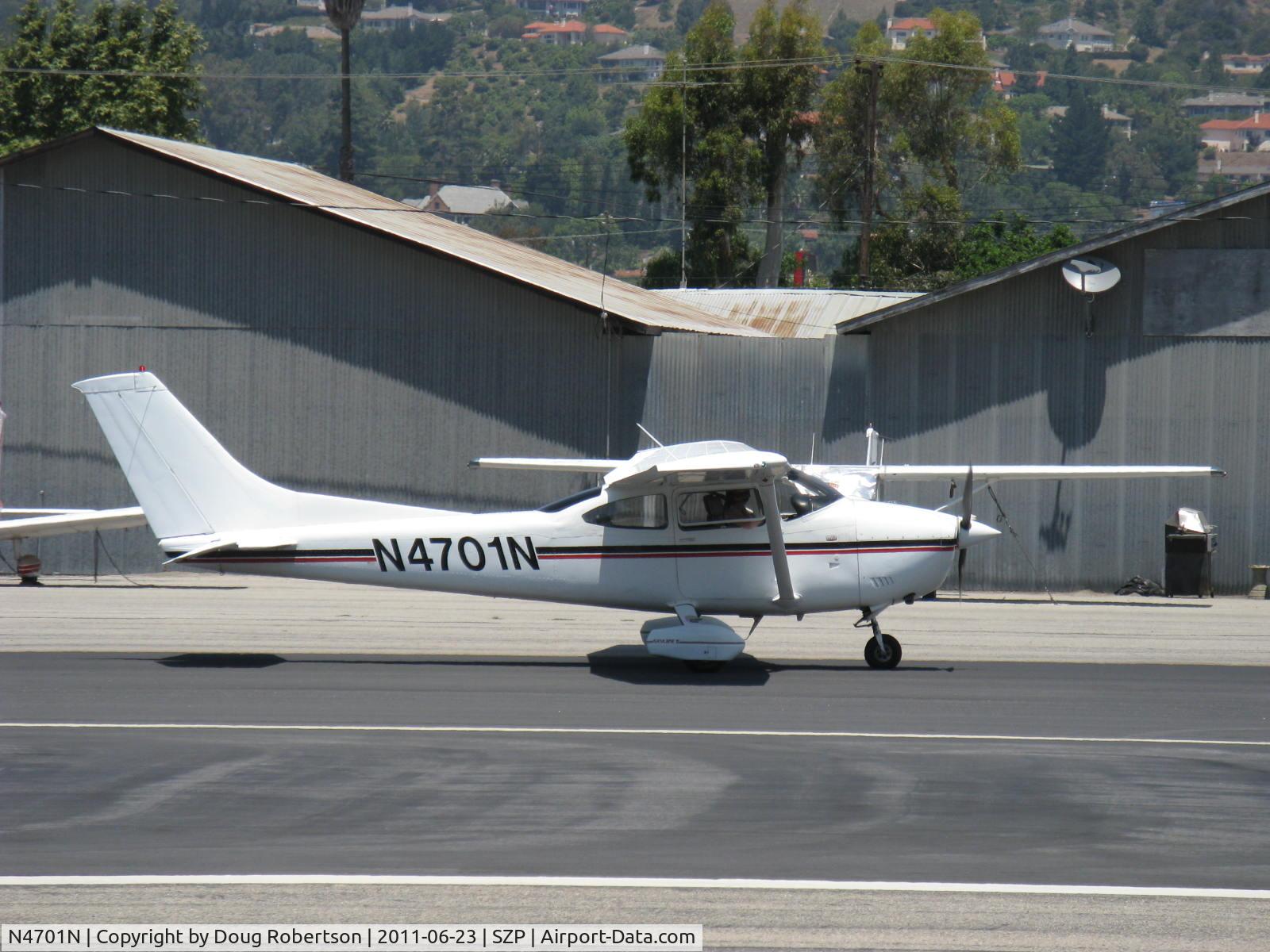 N4701N, Cessna 182Q Skylane C/N 18267292, Cessna 182Q SKYLANE, Continental O-470-U 230 Hp, taxi to Rwy 22