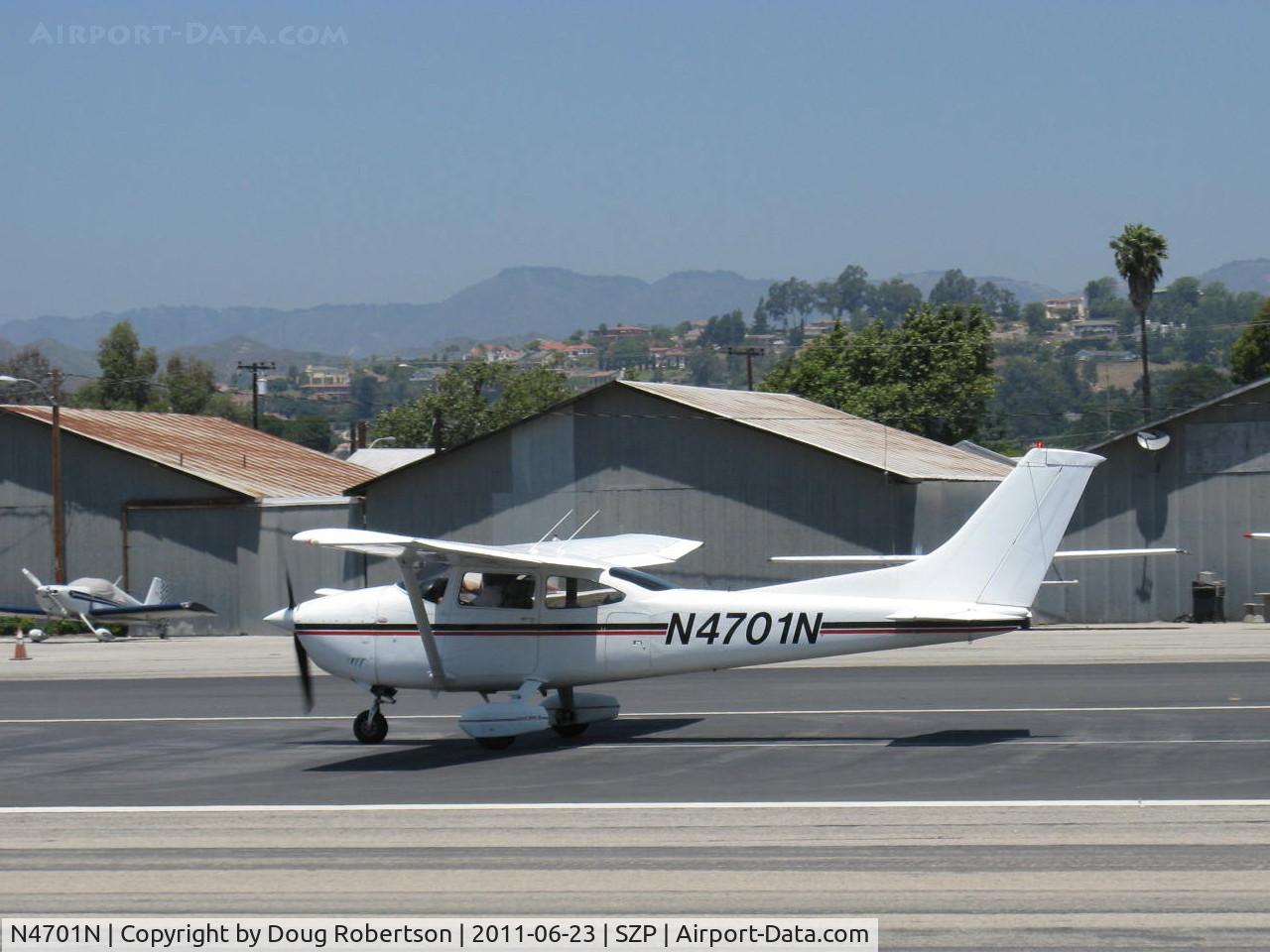 N4701N, Cessna 182Q Skylane C/N 18267292, Cessna 182Q SKYLANE, Continental O-470-U 230 Hp, takeoff roll Rwy 22